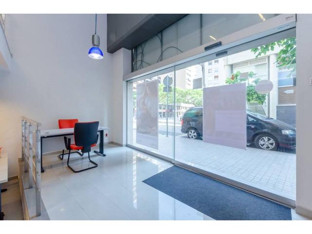 Local En venta en L' Hospitalet De Llobregat photo 0