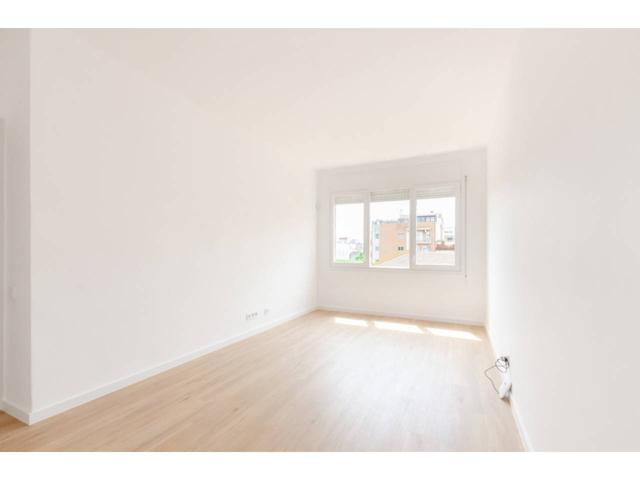 Piso en venta en calle Girona photo 0