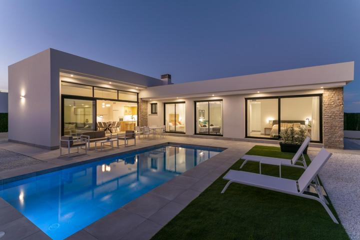 EXCLUSIVA VILLA ESENCIA DE 4 DORMITORIOS Y 3 BAÑOS ORIENTADA AL OESTE photo 0