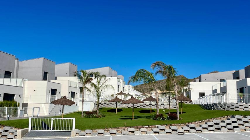 Preciosa casa adosada de 2 dormitorios bien diseñada, en campo de golf, cerca de Murcia y las playas photo 0