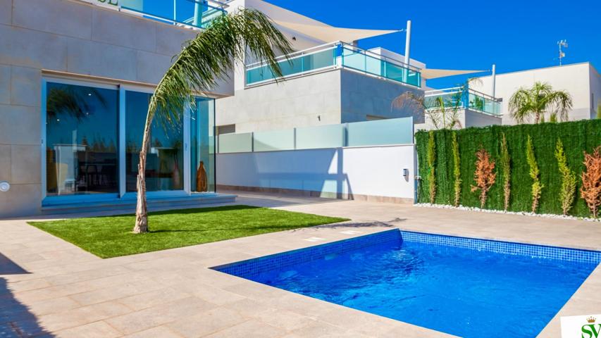 Chalet independiente de alto nivel con piscina privada cerca de la playa y del golf photo 0