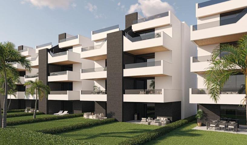 Apartamento en primera linea de golf photo 0