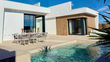 Villas de un nivel en Mosa - Altaona Golf, 3 dormitorios y 2 baños con piscina privada photo 0