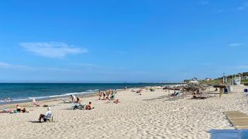 Fantástica oportunidad de inversión - ingresos garantizados durante los 3 primeros años. A 150 m de fantástica playa. photo 0
