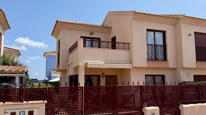 Villa de 3 dormitorios y 2 baños muy bien cuidada en Balsicas. photo 0
