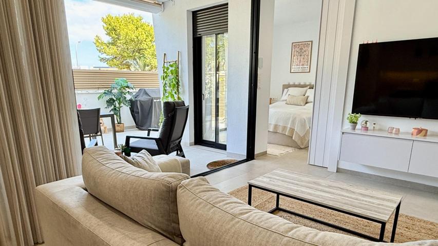 Fantástico apartamento en planta baja con un montón de espacio al aire libre. A poca distancia de la ciudad. photo 0