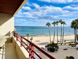 Bonito apartamento en primera línea de la playa. photo 0