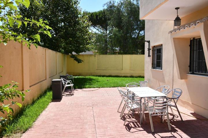 BONITA CASA ADOSADA EN PEQUEÑA URBANIZACIÓN ZONA DOÑA VIOLETA photo 0