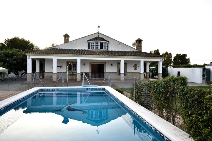 ALSOL VENDE Exclusivo chalet independiente con piscina en parcela de 3.000 m² photo 0