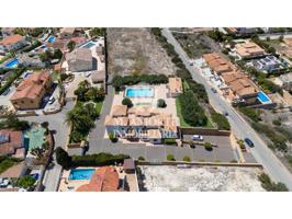 Magnífica villa en zona residencial junto al pueblo photo 0