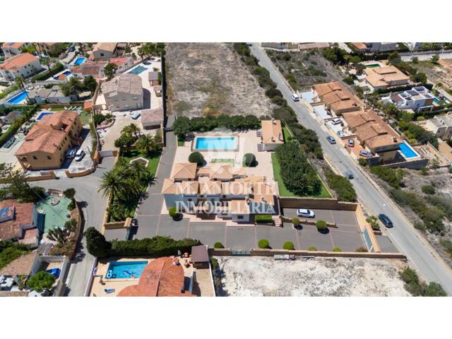 Magnífica villa en zona residencial junto al pueblo photo 0
