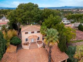 Chalet en venta en Madrigal photo 0