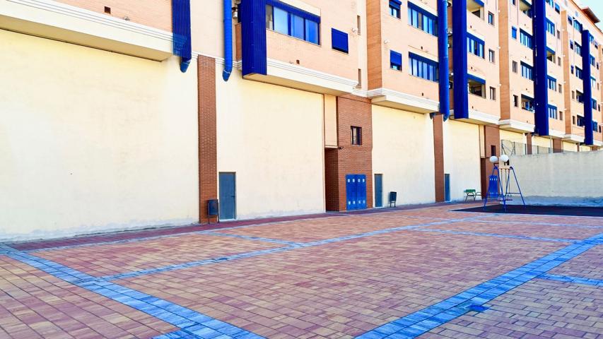 Local en venta en Piscines photo 0