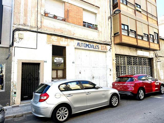 Se vende local céntrico en Vila-real, 152 m². photo 0
