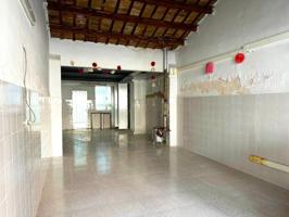 Se alquila local 43m² en Vila-real con patio y baño. photo 0
