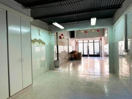 Se alquila local 43m² en Vila-real con patio y baño. photo 0