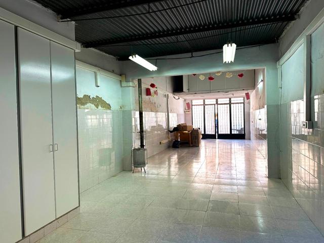 Se alquila local 43m² en Vila-real con patio y baño. photo 0