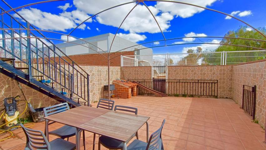 Adosado con terrazas y patio en Castellón photo 0