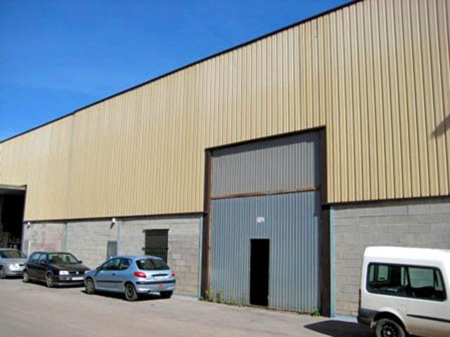 Nave industrial con oficinas en alquiler en Burriana photo 0