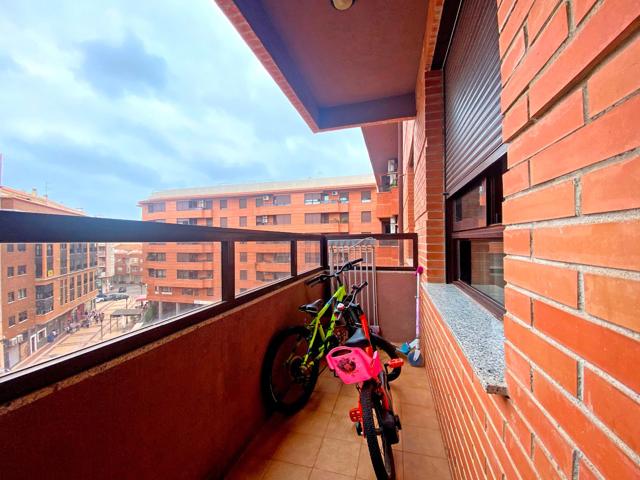Piso amplio con garaje en zona piscinas Vila-real photo 0