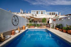 Adosado con piscina, terrazas y garaje en zona residencial tranquila photo 0