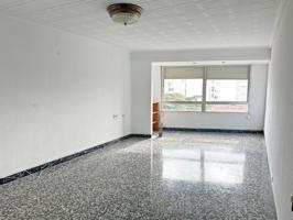 Piso en Vila-real con 4 habitaciones, ascensor y trastero photo 0