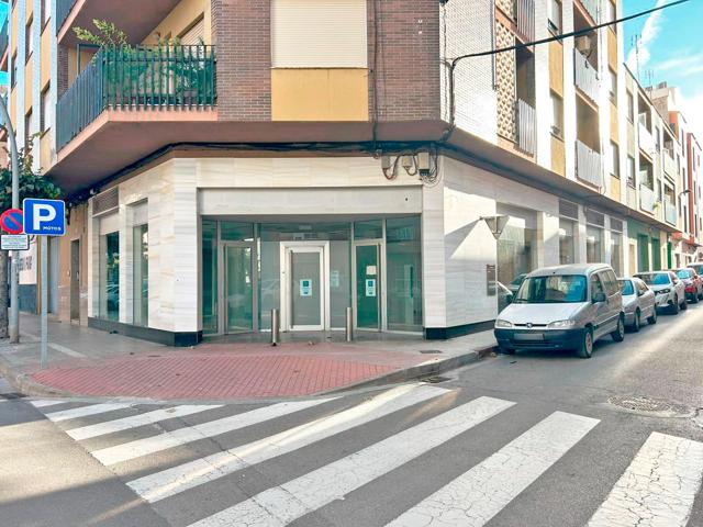 Local comercial reformado en alquiler en el centro de Vila-real photo 0