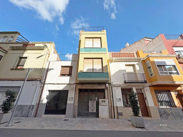 Casa amplia en Castellón con garaje, terraza y múltiples posibilidades photo 0