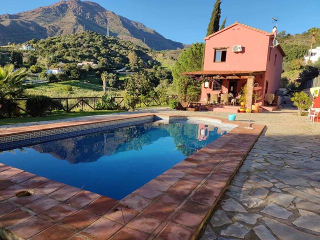 Villa En venta en Estepona photo 0