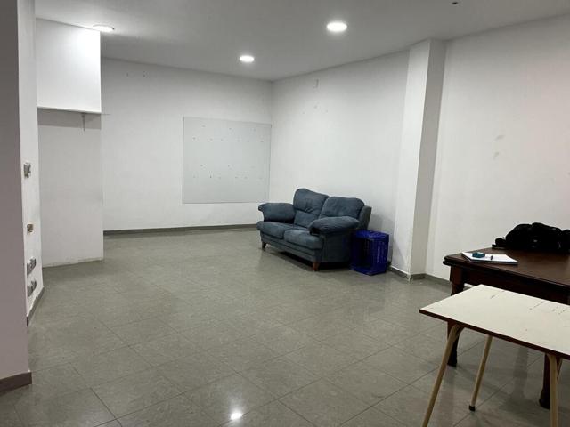 Gran Bajo Comercial en Venta en el Centro de Vinalesa photo 0