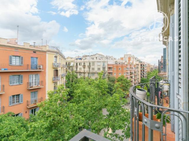 Piso En venta en Barcelona photo 0