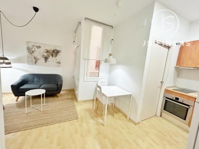 Piso En venta en El Raval, Barcelona photo 0