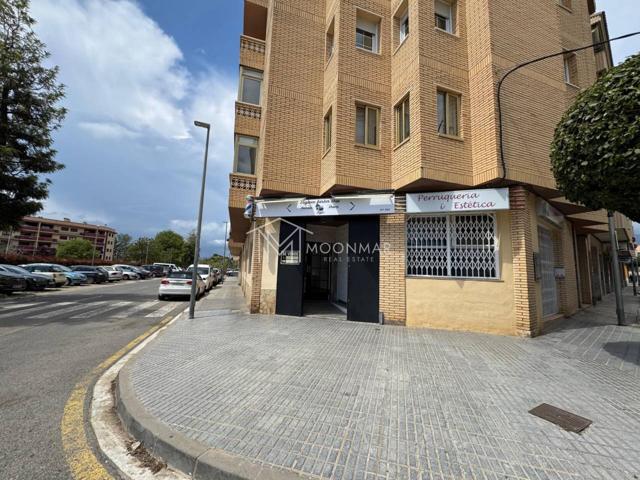 Amplio local comercial con licencia de restaurante en venta en Cambrils photo 0