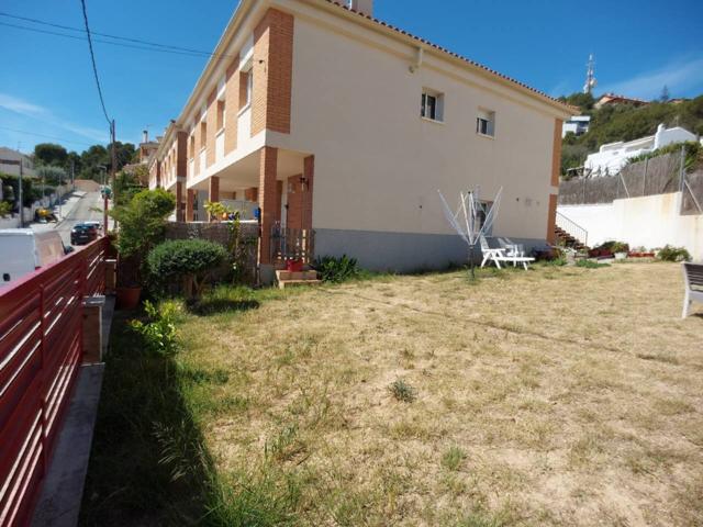 Chalet pareado esquinero con gran jardín y piscina photo 0