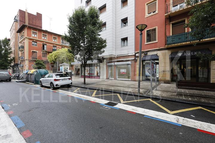 Local En venta en Calle Iglesia, Donostia-San Sebastián photo 0