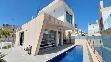 Casa-Chalet en Venta en Torre De La Horadada Alicante photo 0