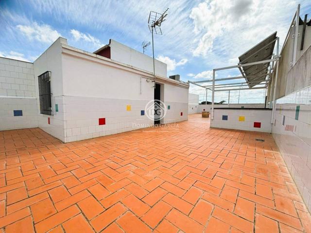 CASA EN PRIMERA PLANTA CON AMPLIO GARAJE EN PLANTA BAJA photo 0