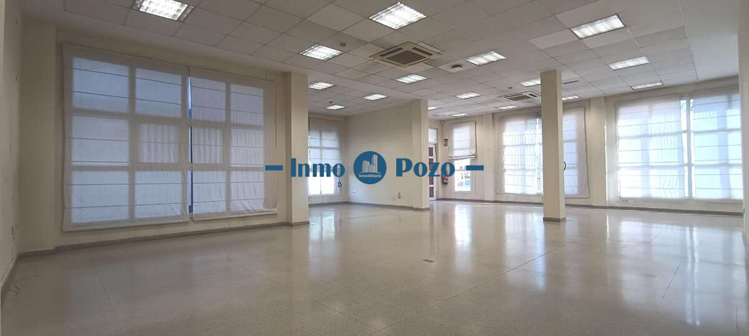 Excelente Oportunidad de Alquilar Local Comercial en Zona Céntrica! photo 0