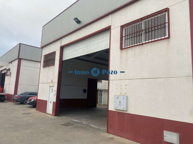 ¡Nave industrial en venta con amplias instalaciones! photo 0