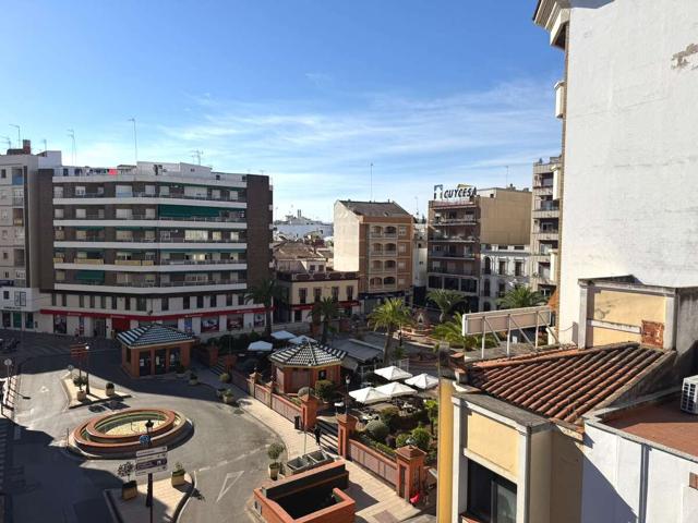 🏙️ ¡Piso en pleno centro de Almendralejo por solo 99.900 €! 3 habitaciones | 2 baños | 110 m² | Ascensor | Aire acondicionado photo 0