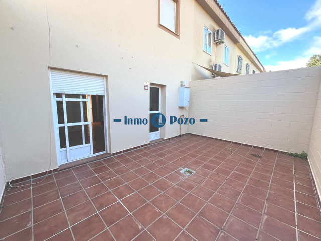 🏡 ¡Dúplex amplio en zona residencial por solo 129.000 €! 4 habitaciones | 2 baños | Garaje | 2 patios | 100 m² útiles photo 0