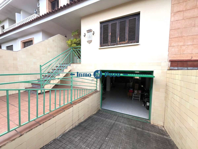 🏡 ¡Oportunidad única! Dúplex en venta en la zona del Polideportivo y Dulce Chacón – 5 habitaciones y gran patio trasero 🏡 photo 0