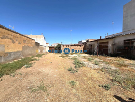 🏡 ¡OPORTUNIDAD ÚNICA EN PLENA CIUDAD! TERRENO URBANO DE 1300 m² CON CASA INCLUIDA – 180.000 € photo 0
