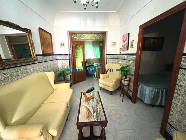 ¡Casa amplia con cochera y patio por solo 79.900€! 🏡 photo 0