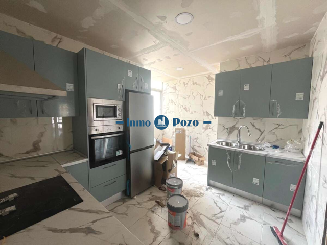 🏠 ¡OPORTUNIDAD EN ALMENDRALEJO! Piso amplio de 4 habitaciones – ¡LISTO PARA REFORMAR A TU GUSTO! 🔧 photo 0