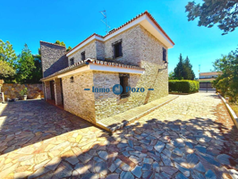 🌿 ESPECTACULAR CHALET CON PISCINA Y GRAN PARCELA EN ALMENDRALEJO 🏡 photo 0