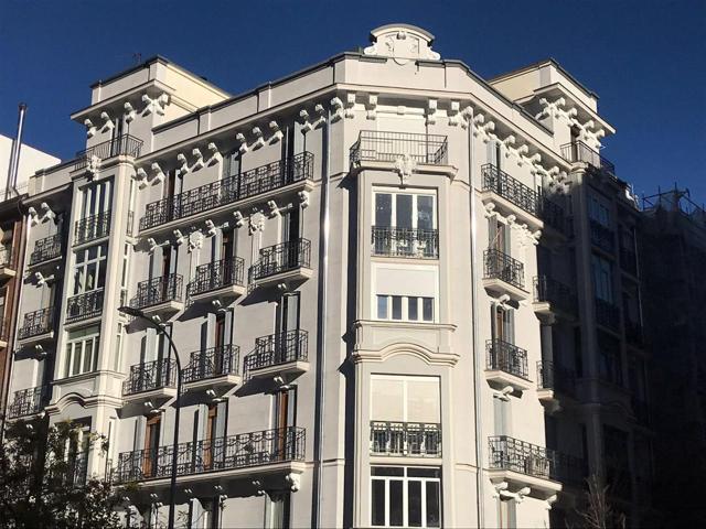 EXCLUSIVO PISO EXTERIOR CON 5 BALCONES EN LISTA - SALAMANCA photo 0