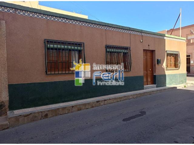 GRAN CASA EN PLANTA BAJA EN LA CURVA photo 0