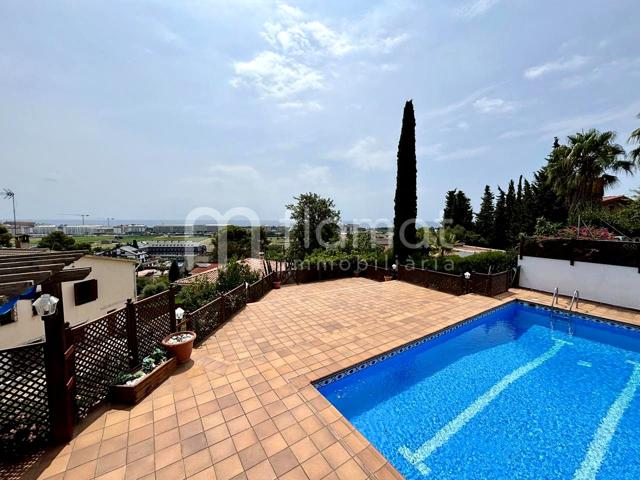 Casa con piscina y vista a mar en Santa Susanna photo 0