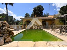 Tu oasis privado a un paso de Valencia: chalet con piscina, jardín y vistas despejadas en Sierra Perenchiza photo 0